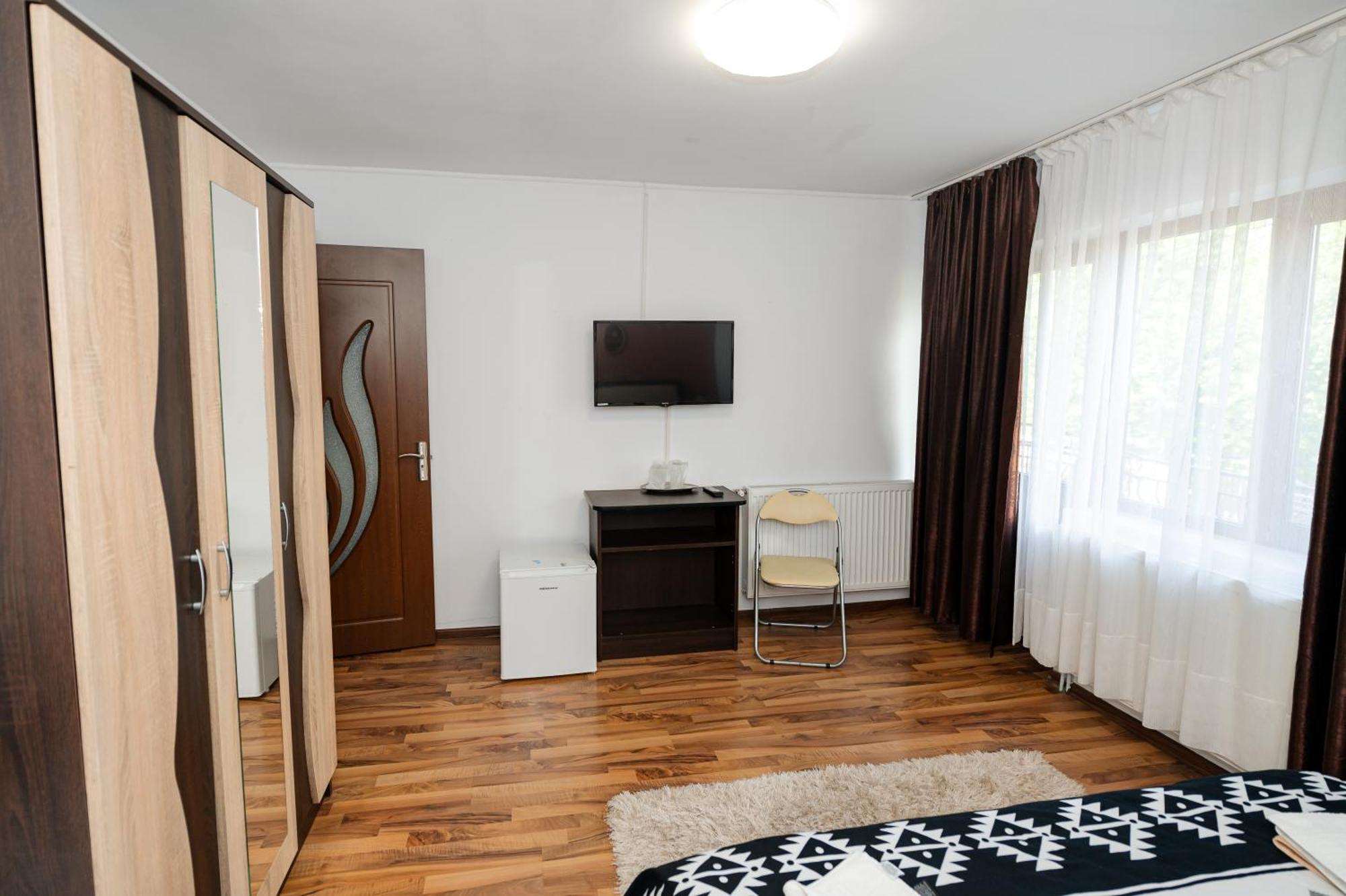 Hotel Casa Alex Călimăneşti Exterior foto